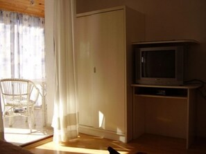 Apartment, Smoking