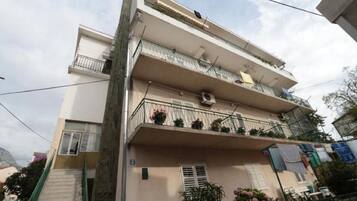 Apartment, Smoking | 3 bedrooms