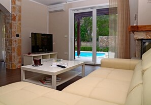 House | 3 bedrooms - Holiday Houses, Villas Berna - Pool House (Malinska-Dubasnica)
