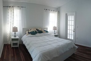 3 Schlafzimmer, Schreibtisch, Bügeleisen/Bügelbrett, WLAN