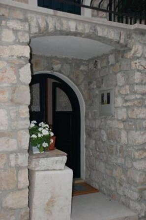 Apartment, Smoking