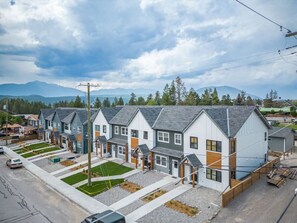 Exterior - Serene Peaks | Private Hot Tub | Peaceful (Radium Hot Springs)