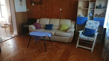 Apartment, Smoking | 4 bedrooms