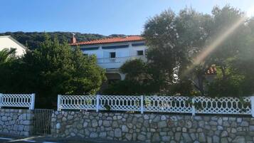 Apartment, Smoking | Exterior