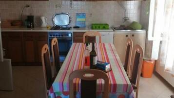 Apartment, Smoking | 4 bedrooms