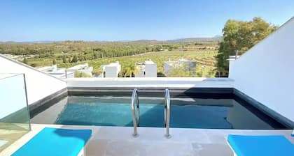 Sotogrande architectural gem with stunning roof-top pool