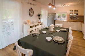 Room - Holiday Houses, Villas Mari - With Pool (Vrbnik)