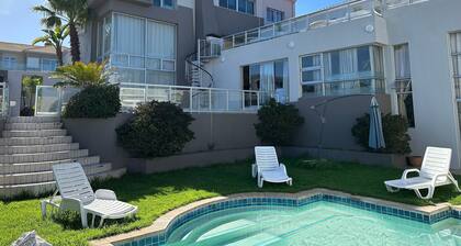 Familly Room! Welcome to our charming guesthouse in Cape Town