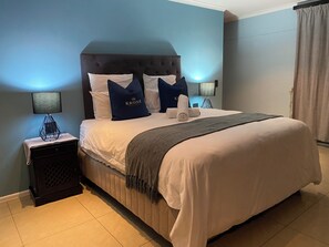 2 bedrooms, iron/ironing board, WiFi, bed sheets - Familly Room! Welcome to our charming guesthouse in Cape Town (Cape Town)
