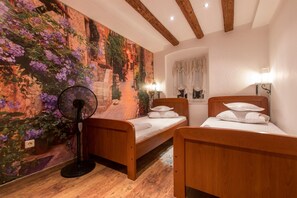 Apartment, Smoking | 4 bedrooms - Apartments Sen - 130 m From sea (Makarska)