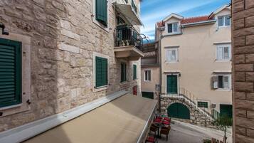 Apartment, Smoking | 4 bedrooms