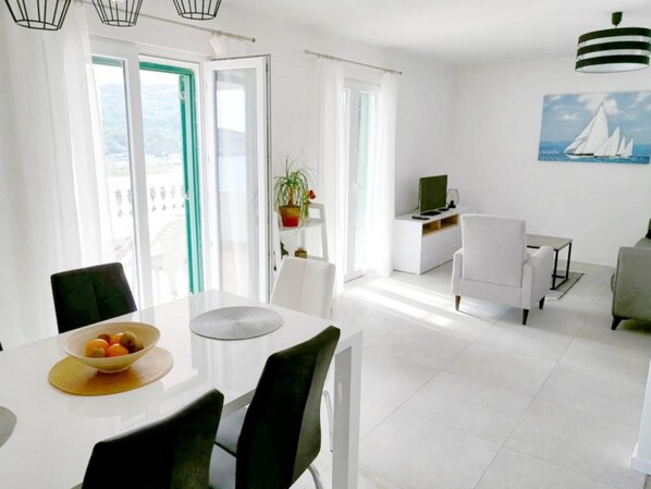 House | 2 bedrooms - Holiday Houses, Villas Dragi - Right Next to the Beach (Sibenik)