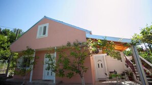 House | 1 bedroom - Holiday Houses, Villas River-directly to the River (Split)