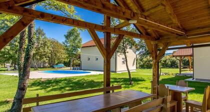 Holiday Houses, Villas Green House - Outdoor Pool & BBQ