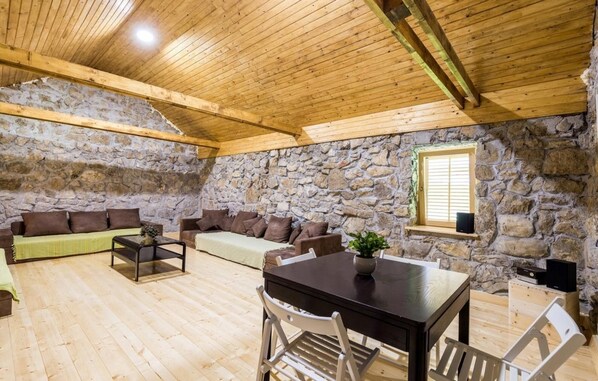 House | 3 bedrooms - Holiday Houses, Villas Green House - Outdoor Pool & BBQ (Plaski)