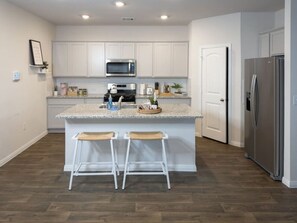 Fridge, microwave, oven, stovetop - Private, Georgetown Escape! 4BD/2.5BA (Georgetown)