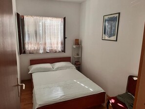 House | 2 bedrooms - Holiday Houses, Villas Edi - With Pool (Dugopolje)