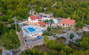 4 bedrooms - Holiday Houses, Villas Jurica-with Heated Pool (Omis)