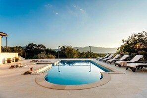 4 bedrooms - Holiday Houses, Villas Jurica-with Heated Pool (Omis)