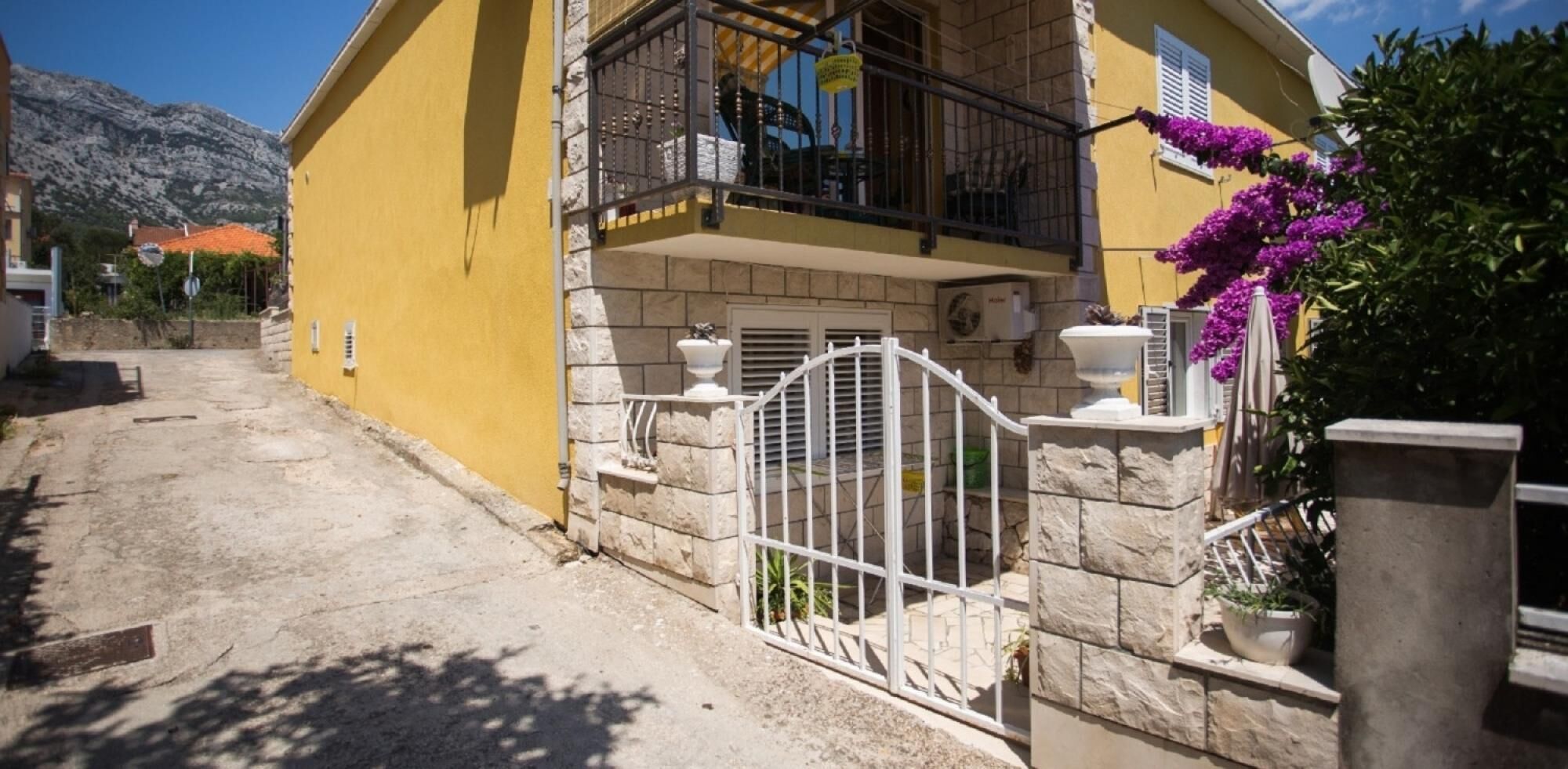 Apartment, Smoking | Exterior