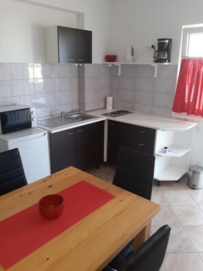 Apartment, Smoking