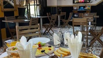 Desayuno continental incluido todos los días