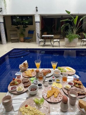 包含每日欧式早餐