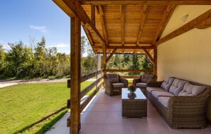 House | 4 bedrooms - Holiday Houses, Villas Blue House - Outdoor Pool (Plaski)