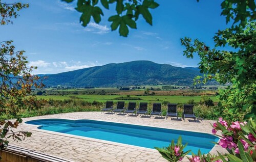 Holiday Houses, Villas Villa Monte - Luxurious Retreat