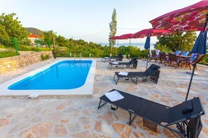 Room - Holiday Houses, Villas Tonci - Comfortable & Surrounded by Nature (Tucepi)
