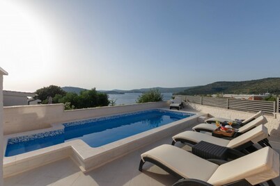 Holiday Houses, Villas Ante - With Pool & gym