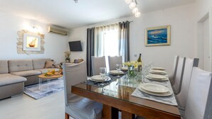 Unclassified image, 2 of 23, button - Holiday Houses, Villas Ante - With Pool & gym (Rogoznica)