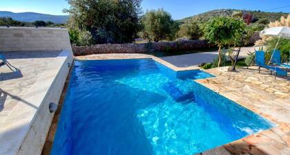 Holiday Houses, Villas Stone&olive - With Pool