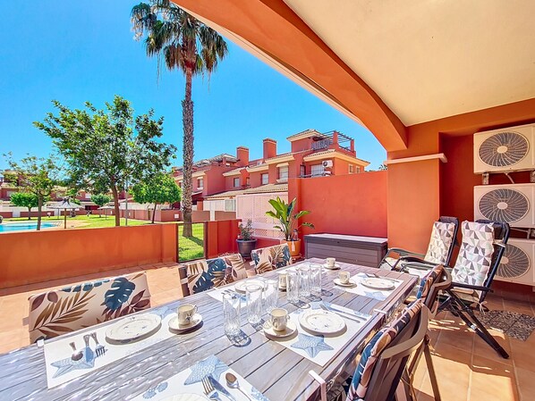 Outdoor dining
