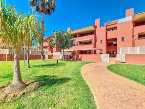 Property grounds - Apartment with direct access to the pool (Mar de Cristal)