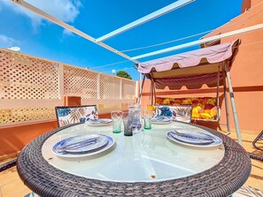 Outdoor dining - Apartment with direct access to the pool (Mar de Cristal)