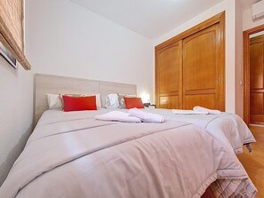 2 chambres, fer et planche Ă repasser, Wi-Fi gratuit, draps fournis