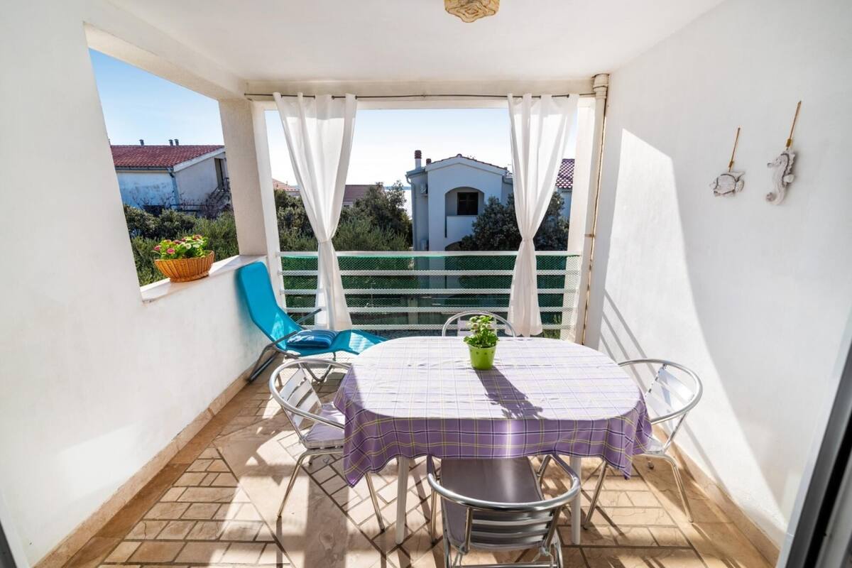 Apartment, Smoking | 4 bedrooms