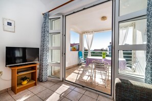 Apartment, Smoking | 4 bedrooms