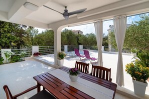 Apartment, Smoking | 4 bedrooms