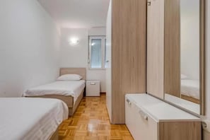 4 bedrooms - Apartments Dino - Spacious Near City Centre (Split)