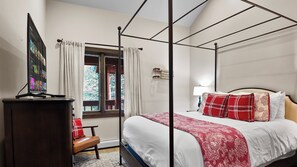 4 bedrooms, desk, iron/ironing board, travel cot