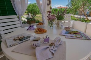 House | Exterior - Holiday Houses, Villas Katy - Free Private Parking and Garden (Posedarje)