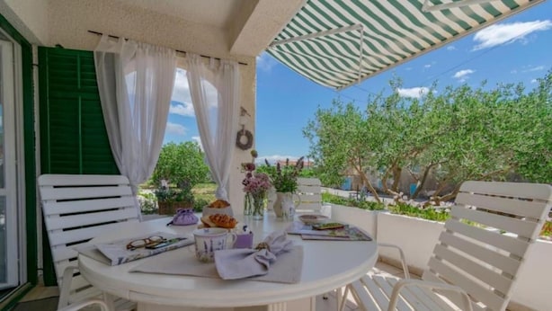 Room - Holiday Houses, Villas Katy - Free Private Parking and Garden (Posedarje)