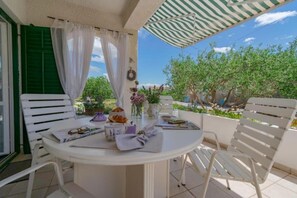 Unclassified image, 5 of 36, button - Holiday Houses, Villas Katy - Free Private Parking and Garden (Posedarje)
