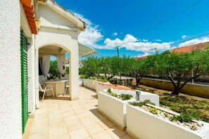 House | Exterior - Holiday Houses, Villas Katy - Free Private Parking and Garden (Posedarje)