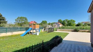 Unclassified image, 4 of 28, button - Holiday Houses, Villas Ron - Spacious Garden (Pula)