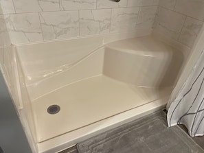 Shower, hair dryer, towels, soap - Sweet Serenity in Bemus Point (Bemus Point)