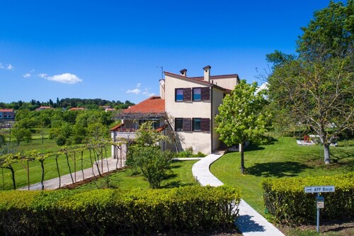 Apartments Bruno - Spacious Yard