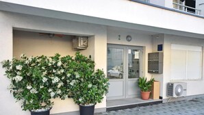 Unclassified image, 5 of 24, button - Apartments Leo - sea View & Comfortable (Ploce)